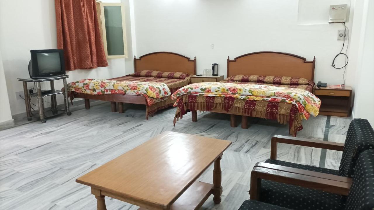 Hotel Siddharth Дехрадун Екстериор снимка