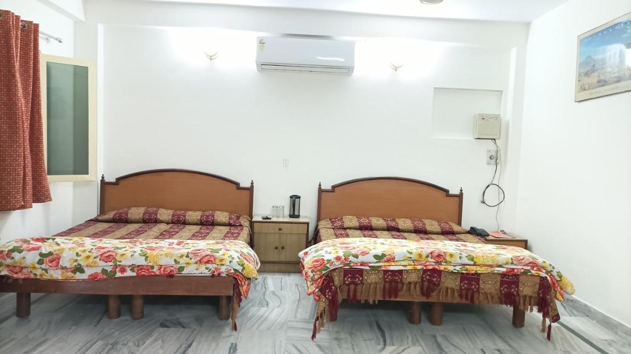 Hotel Siddharth Дехрадун Екстериор снимка