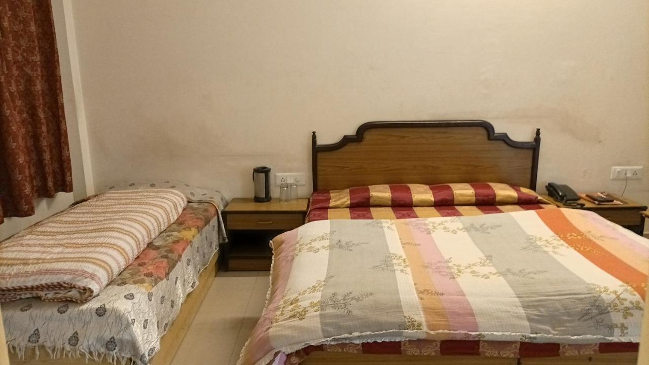 Hotel Siddharth Дехрадун Екстериор снимка